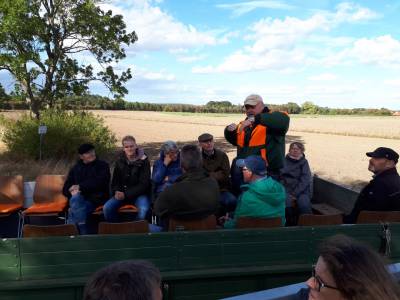 Hans-Werner Behrens gibt Erläuterungen zur geplanten Stromtrasse "Südlink".