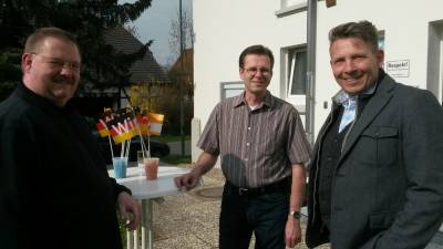 Sie hörten zu und gaben Auskunft (v.l.) Kreistagsabgeordneter Stephan Nitsch, Ortsbürgermeisterkandidat Christian Bartscht und Peines CDU-Bürgermeisterkandidat Andreas Meier.