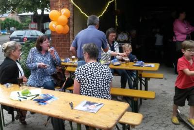 Das Wetter spielt mit, man kann es gut draußen aushalten.