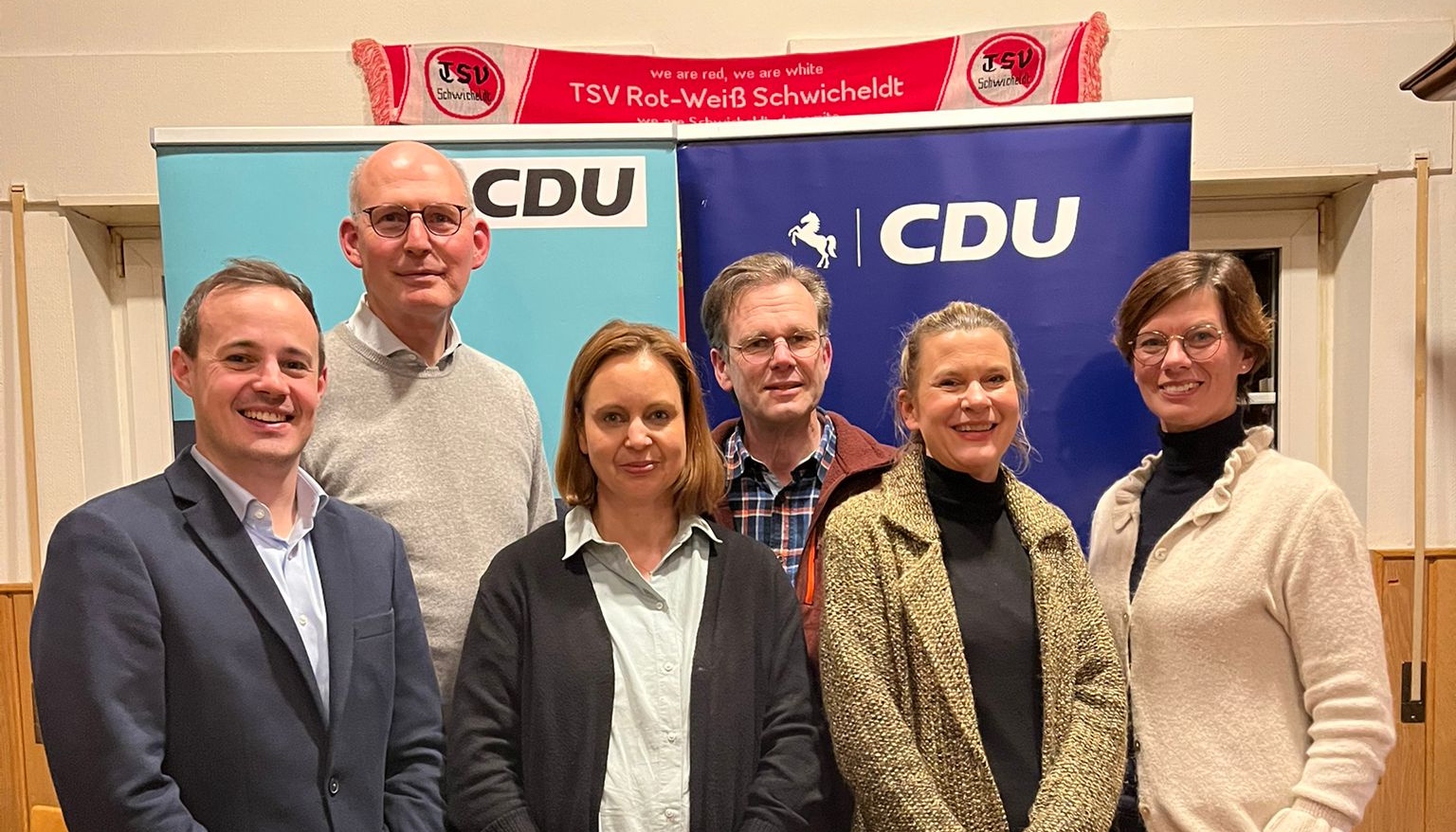 Der neue CDU-Bundestagskandidat Marian Meyer (links) in Schwicheldt. Hier mit Christoph Plett, MdL, Sonja Tidow (Ortsrat), Ortsbrgermeister Christian Bartscht, Christine Klinke (CDU-Stadtverband) und Juliana Almeling (Ortsrat) (v.lks.)