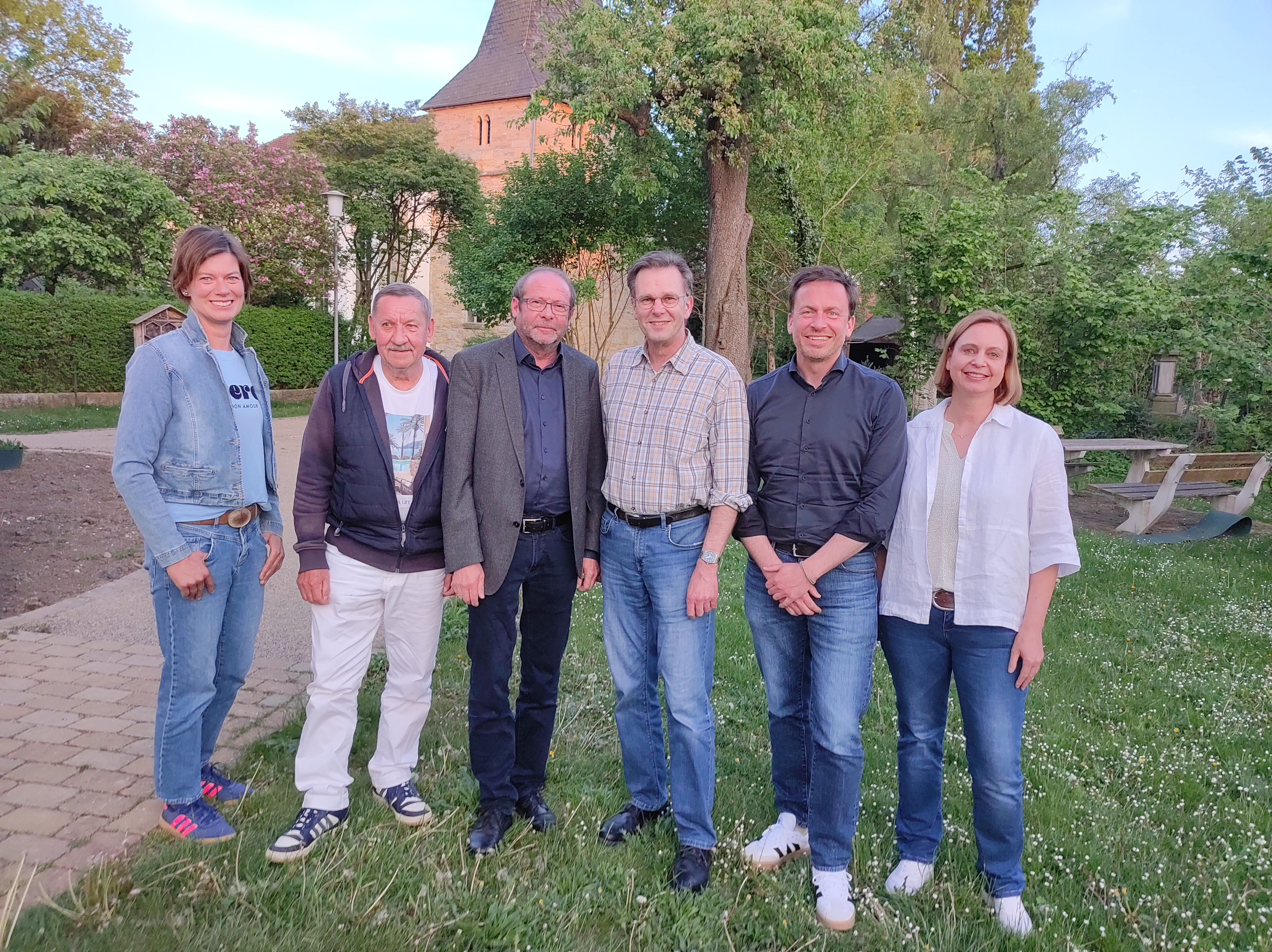 Geehrte und Gratulanten bei der CDU Schwicheldt (v.lks.): Juliana Almeling (Ortsrat), Rainer Czychun (40 Jahre), Harald Spatz (40 Jahre) Christian Bartscht, Ratsherr Jasper Betz (25 Jahre), Sonja Tidow (Ortsrat).